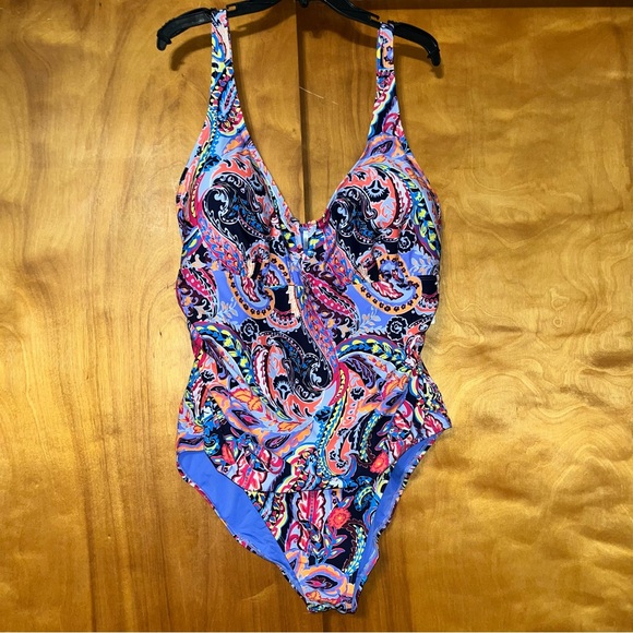 Plus Size Notched Scoop-Neck One-Piece Swimsuit - Picture 3 of 7